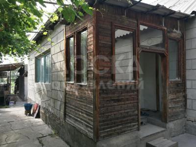 Продаю дом 4-комнатную 110кв. м., этаж-1, 20-сот., стена кирпич, Аламединский район, село Садовое, ул. Учхозская 46.