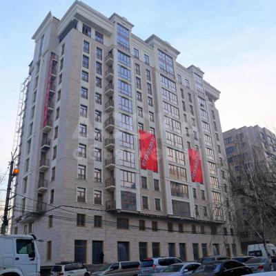 Продаю 2-комнатную квартиру, 85кв. м., этаж - 8/10, Исанова 45/Токтогула.