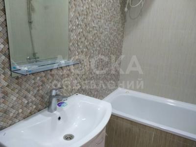 Продаю 2-комнатную квартиру, 68кв. м., этаж - 4/10, 12 микрорайон.