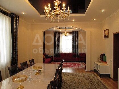 Сдаю дом с подселением 250кв. м., этаж-2, 5-сот., стена кирпич, Карла Маркса-Ахунбаева.