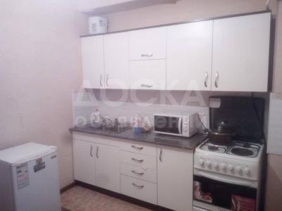 Продаю 1-комнатную квартиру, 48кв. м., этаж - 2/10, 7 мкр ЖК " Юг-7".