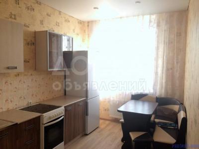 Продаю 4-комнатную квартиру, 75кв. м., этаж - 1/9, Восток 5.