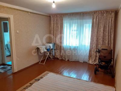 Продаю 1-комнатную квартиру, 33кв. м., этаж - 2/3, 15 квартал Комунистическая 17.