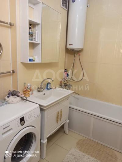 Продаю 2-комнатную квартиру, 67 кв.мкв. м., этаж - 2/9, Верхний Джал.