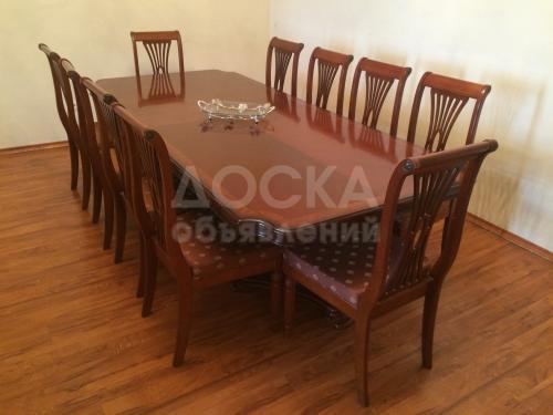 Продаётся комплект Итальянской мебели : стол + 11 стульев, в отличном состояние!