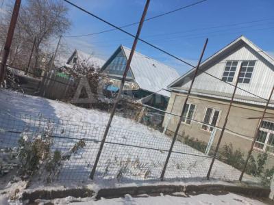 Продаю дом 4-ком. 140кв. м., этаж-2, 4-сот., стена кирпич, рынок Азиз в Бишкеке.
