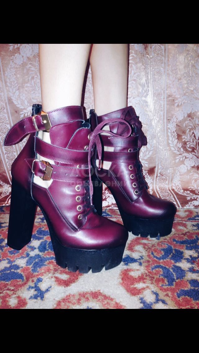 продаю кожаные ,одевала один раз