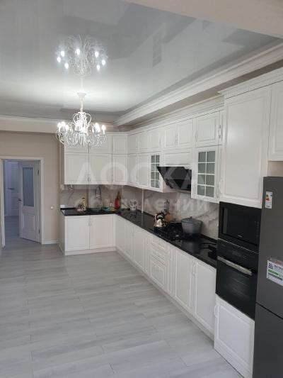 Продаю 3-комнатную квартиру, 135кв. м., этаж - 5/10, Старый аэропорт .