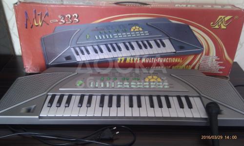 Продаю музыкальный синтезатор