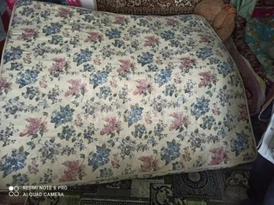 Продаю б/у письменный стол,шкаф с полками,цена за всё 3000сом. Матрас двух спальный б/у 1500сом,инвалидная коляска б/у 6000сом