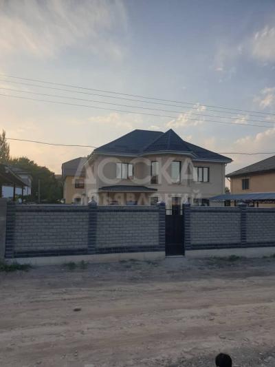 Продаю дом 5-ком. 220кв. м., этаж-2, 6-сот., стена кирпич, С.Беш-Кунгей.