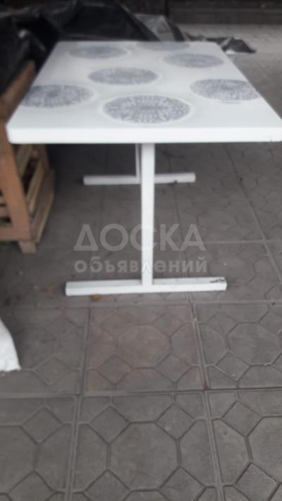 Срочно! Продаю столы, полки для магазина, очаг-печку, кухонные полки и цветы в горшках!