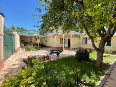 Продаю дом 6-ком. 270кв. м., этаж-2, 5-сот., стена кирпич, Сары озон.