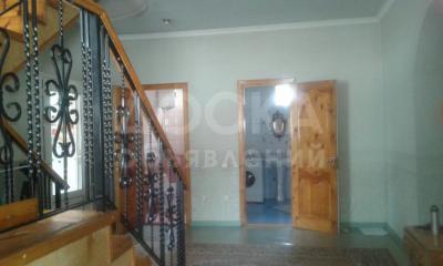 Продаю дом 6-ком., 170кв. м., этаж-1, 4-сот., стена кирпич, Бишкек.