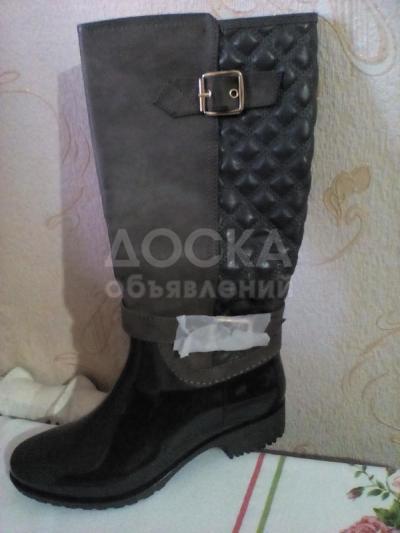 Продаю женские сапоги.