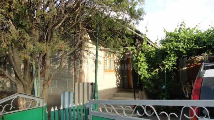 Продаю дом, 5-ком., 70кв. м., этаж-1, 11-сот., стена кирпич, с. Люксембург, ул. Вакера 89 срочно и недорого,