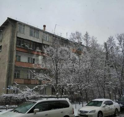 Продаю 3-комнатную квартиру, 62кв. м., этаж - 3/3, Боконбаева/Коенкозова. .