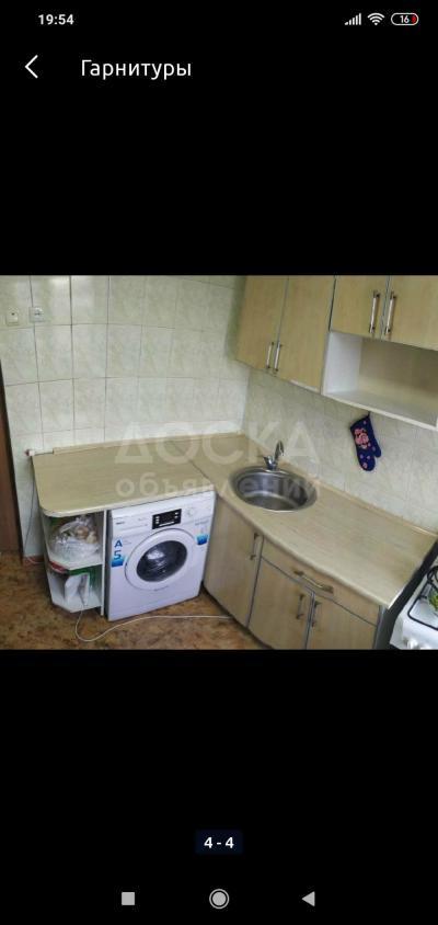 Продаю кухонный гарнитур, в очень хорошем состоянии из качественных материалов. Кухня рассчитана для кухни 104 серии