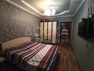 Продаю 2-комнатную квартиру, 71кв. м., этаж - 4/10, 8 микрорайон.