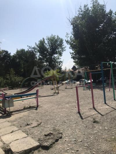 Продаю 2-комнатную квартиру, 49кв. м., этаж - 10/10, 7 микрорайон.