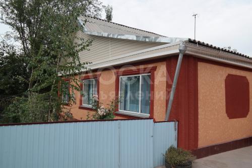 Продаю дом 5 жилых-ком., 110кв. м., этаж-1, 16-сот., стена саман, с.Сокулук ул.Школьная 39.