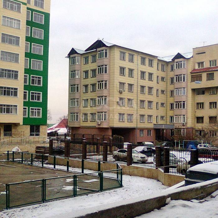 продаю в новом элитном доме 2х ком квартиру на первом этаже. Евро ремонт.можно под бизнес! чапаева ахунбаева. 1кв м 900$