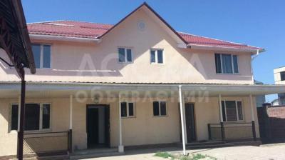 Продаю дом 1-ком., 480кв. м., этаж-3, 8-сот., стена кирпич, Киргизия 1.