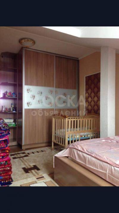 Продаю квартиру 2-ком., 102кв. м., этаж - 9/9, 5 мкр.