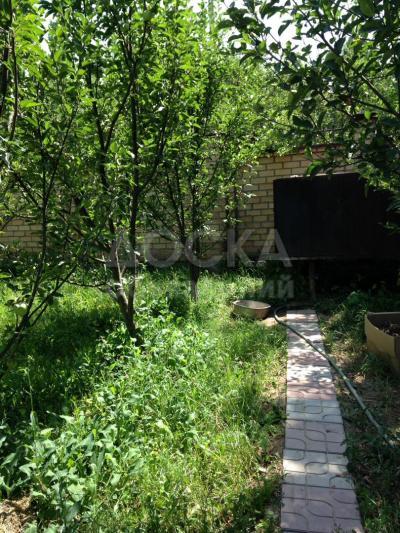 Продаю дом 4-комнатную100кв. м., этаж-3, 4 гектар-сот., стена кирпич, Село Байтик.