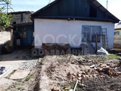 Продаю полдома 4-ком. 52кв. м., этаж-1, 3.34-сот., стена саман, Район Лениградская - Белинского.