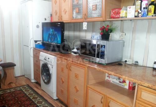 Продаю полдома 4-ком., 50кв. м., этаж-1, 4.8-сот., стена другое, жибек-жолу/турусбекова район кафе.