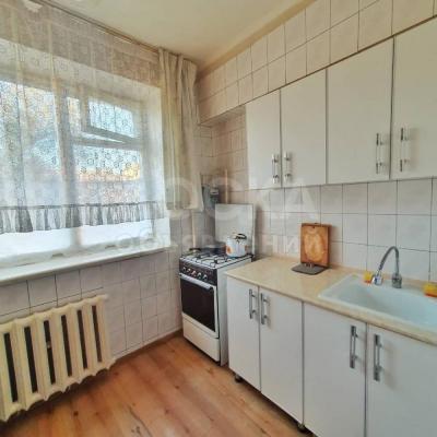 Продаю 2-комнатную квартиру, 49.2кв. м., этаж - 3/5, Абая.