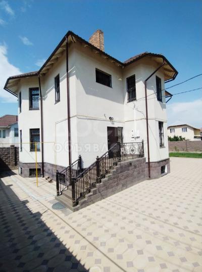 Продаю дом 6-ком. 266кв. м., этаж-3, 5-сот., стена кирпич, Алтын-Ордо по Горького.