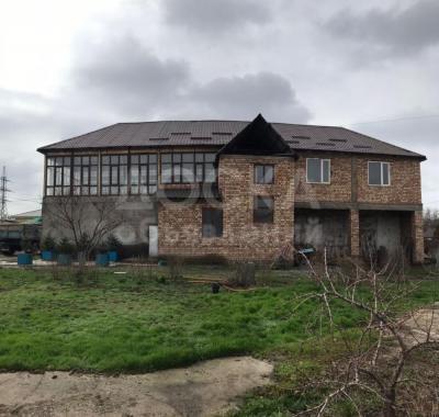 Продаю дом 8-ком. 200кв. м., этаж-2, 40-сот., стена кирпич,  вдоль трассы Бишкек / Кара-Балта.