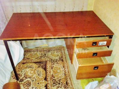 Письменный 1 — но тумбовый стол с 3 - мя выдвижными ящиками