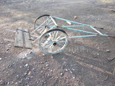 Продаю 2 пескоблочных  станка, 2 мешалки , 2 тачки по 100 поддонов 

Матрица 2 стандартных и 1 тумба