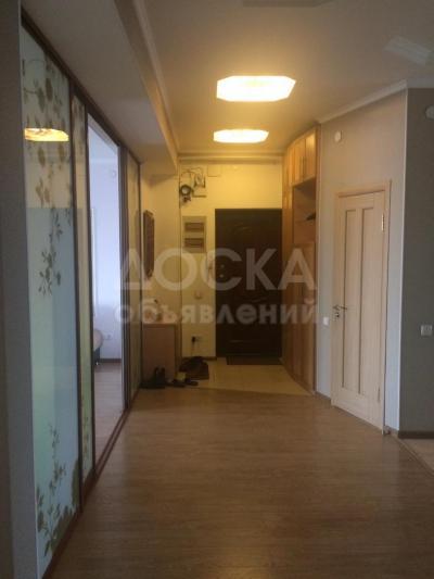 Продаю 4-комнатную квартиру, 160кв. м., этаж - 8/10, район Дзержинская/Боконбаева.