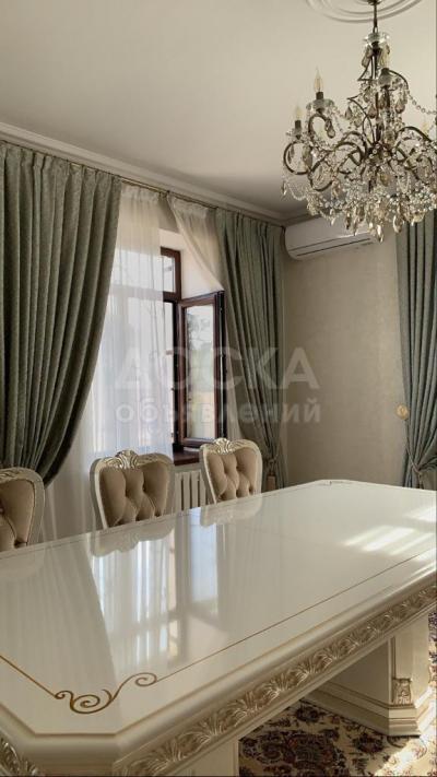 Продаю дом 4-ком. 300м2кв. м., этаж-2, 10-сот., стена кирпич, Кок-жар.