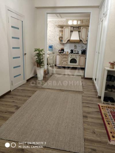 Продаю 2-комнатную квартиру, 70 кв.кв. м., этаж - 3/10, Акылбекова 66/1.