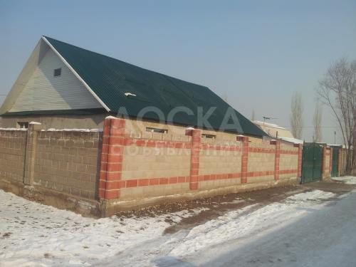 Продаю дом 3-ком., 80кв. м., этаж-1, 5-сот., стена кирпич, ж/м Учкун.