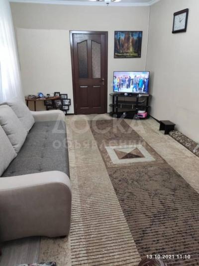 Продаю дом 5-ком. 63кв. м., этаж-1, 4-сот., стена другое,  4 гор больница, институт земледелия..