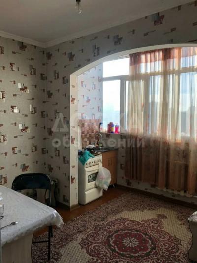 Продаю 1-комнатную квартиру, 45кв. м., этаж - 5/9, ул.Салиева х ул.Айтматова