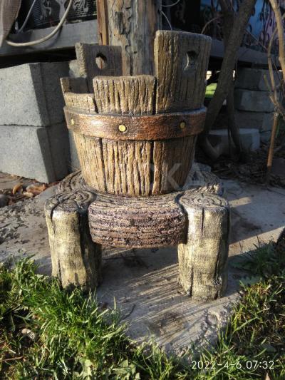 Садовые вазоны