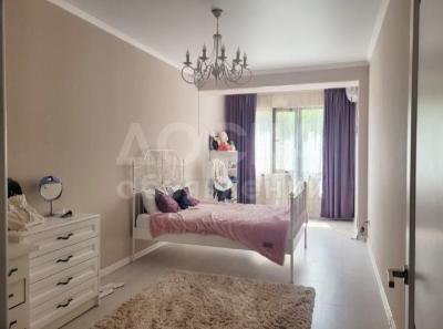 Продаю 3-комнатную квартиру, 86кв. м., этаж - 2/10, Районе VEFA центр.