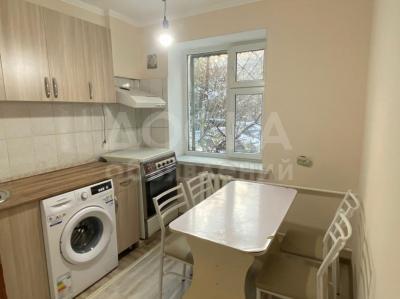 Продаю 2-комнатную квартиру, 40кв. м., этаж - 1/4, центр.