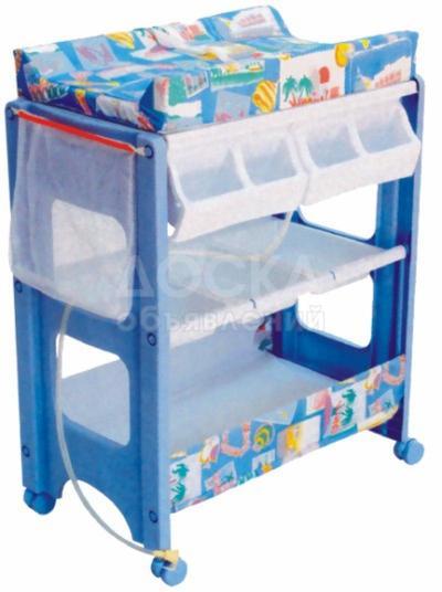 Детские пеленальный столик (мягкая обивка) с ванночкой. Производство: Италия.
