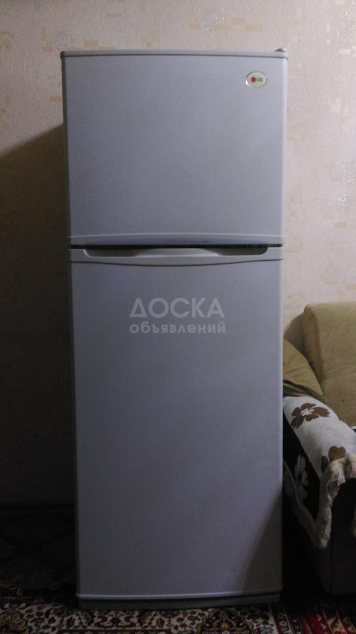 Продаю двухкамерный холодилтник. Lg