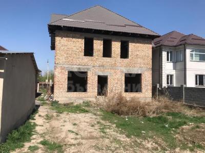 Продаю дом 8-ком. 168кв. м., этаж-2, 4.3-сот., стена кирпич, селекционная.