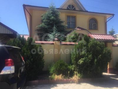 Продаю дом 9-ком. 416кв. м., этаж-3, 8-сот., стена кирпич, Киргизия-1, ул.Улан.