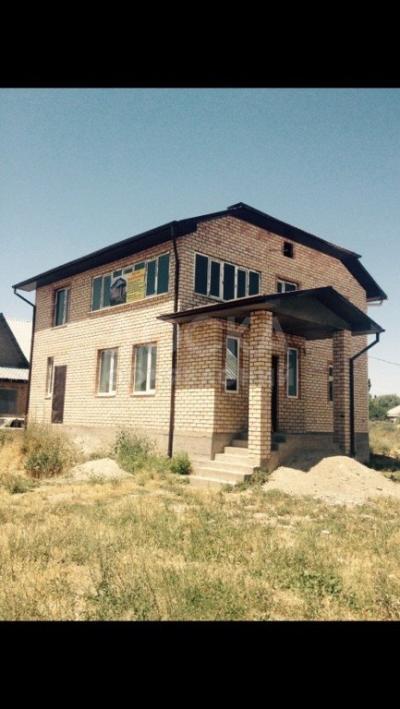 Продаю дом 8-ком. 250кв. м., этаж-2, 5-сот., стена кирпич, Военно Антоновка.